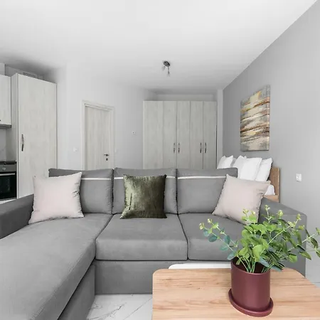 Apartment Avenue, Nilie Hospitality Mgmt